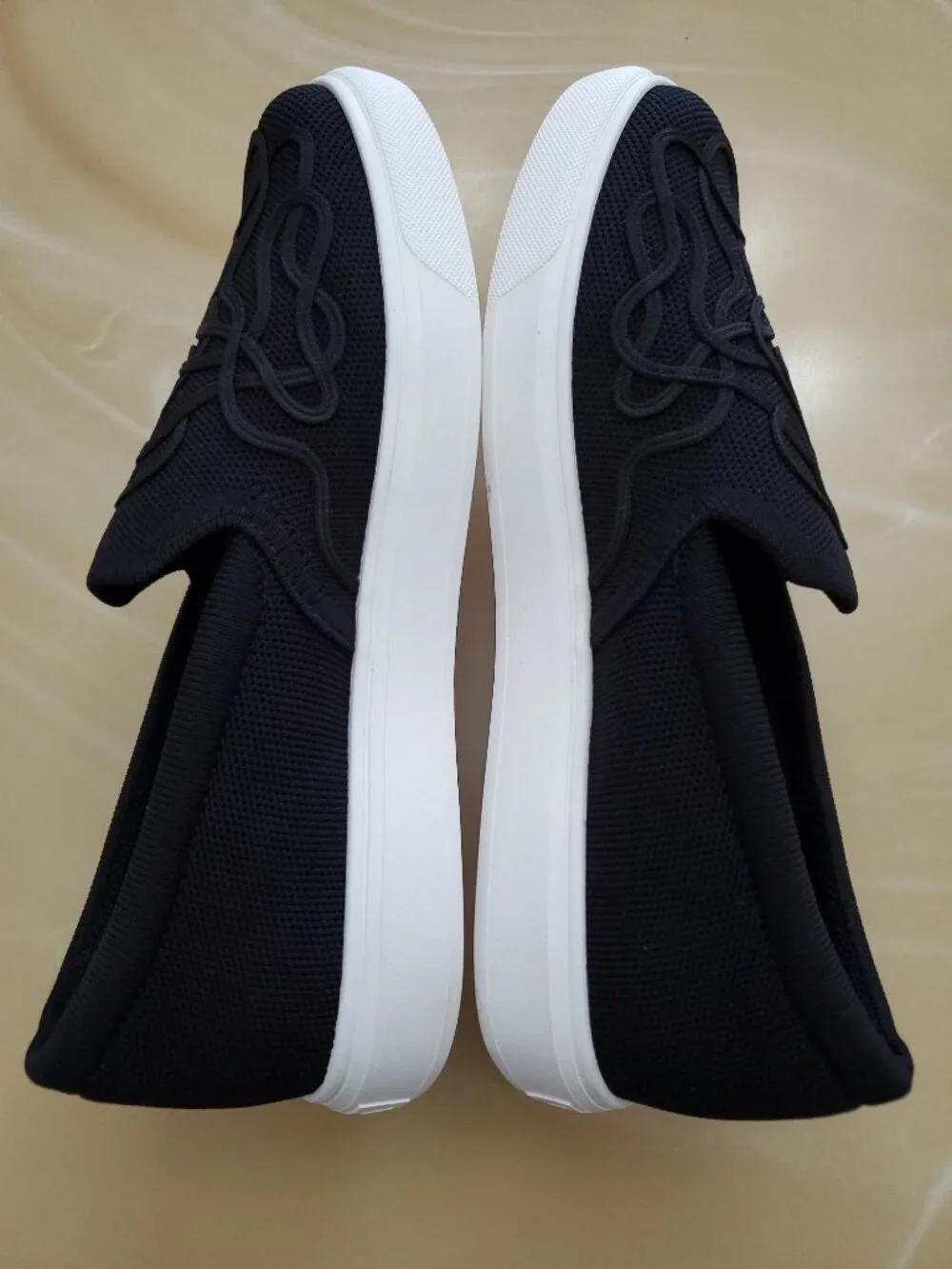 VIVAIA V-Tune Classic Slip-On Embroidered Sneakers Size 8 (39)